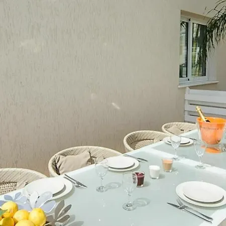 Oceanview Luxury 060