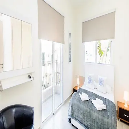 Oceanview Luxury 060